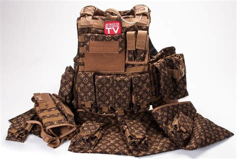 louis vuitton plate carrier